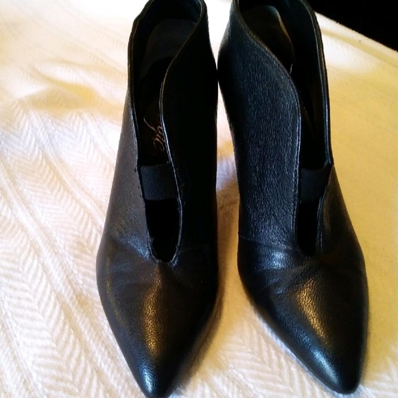 Heels - Picture 3 of 4